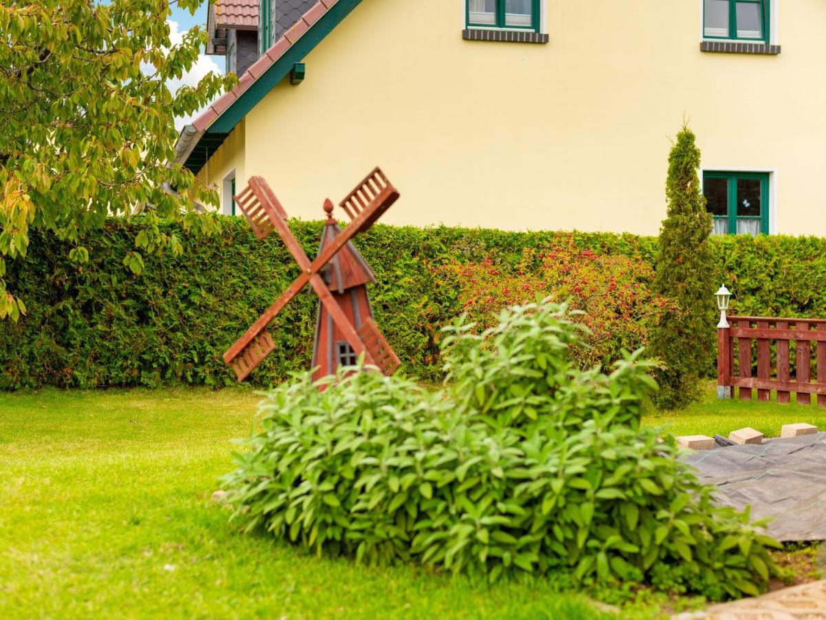 Idyllic Bungalow In Pepelow With Garden Exterior foto
