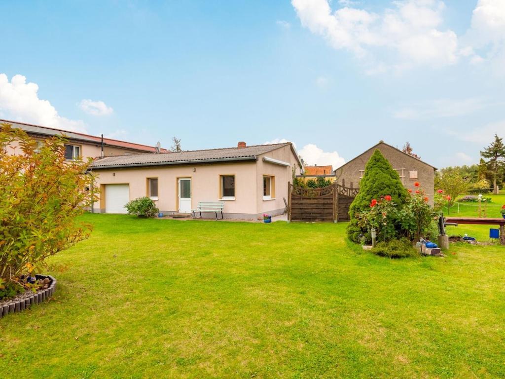 Idyllic Bungalow In Pepelow With Garden Exterior foto